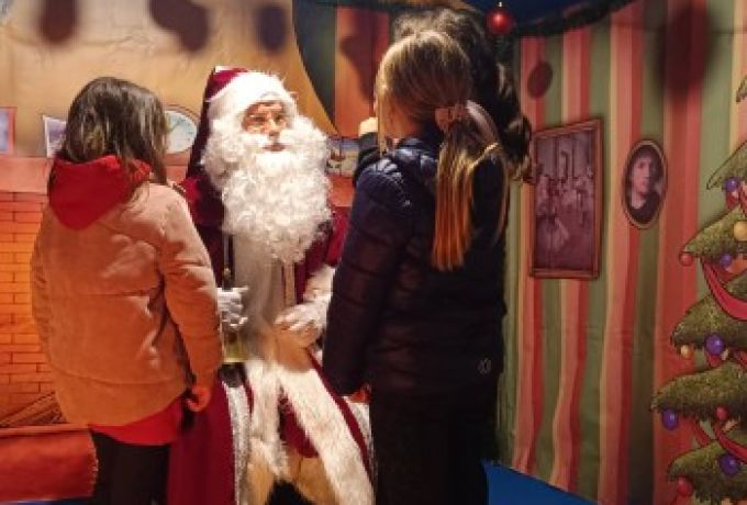 Χριστούγεννα γεμάτα φως και χαμόγελα στην Κόρινθο – Συνεχίζεται η λειτουργία του Χριστουγεννιάτικου Χωριού